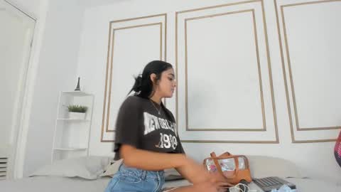 Snapshot of natalia_aguirre chatting on February 23, 12:30 pm Naty  online show from February 23, 12:30 pm