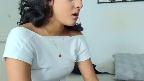 Snapshot of natalia_aguirre chatting on September 17, 12:25 pm Naty  online show from September 17, 12:25 pm