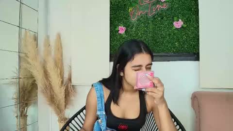 Snapshot of natalia_aguirre chatting on September 9, 12:27 pm Naty  online show from September 9, 12:27 pm