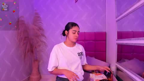 Snapshot of natalia_aguirre chatting on February 28, 12:20 pm Naty  online show from February 28, 12:20 pm