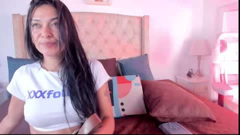 Snapshot of natalia_collinslim chatting on October 15, 3:09 am Natalia online show from October 15, 3:09 am