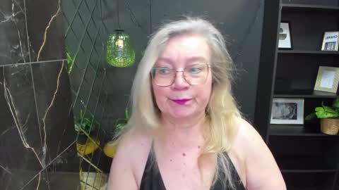 Snapshot of natalicloud chatting on January 4, 1:21 pm NataliCloud online show from January 4, 1:21 pm