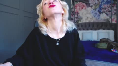 Snapshot of natalie_bitton chatting on January 14, 7:48 am Natalie online show from January 14, 7:48 am