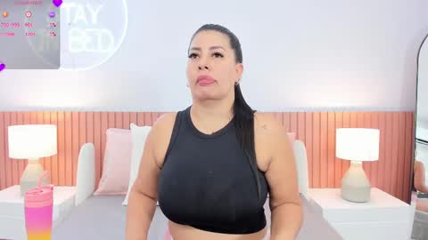 Snapshot of natural_bigboobs chatting on February 18, 7:54 pm Jazmin Bigboobs online show from February 18, 7:54 pm