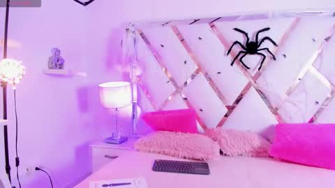 Snapshot of naughty__sara chatting on October 25, 11:40 am SARA online show from October 25, 11:40 am