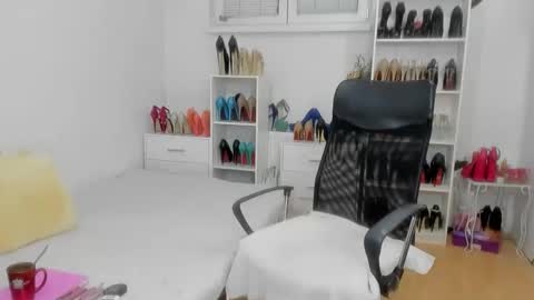 Snapshot of naughtysabine1 chatting on September 14, 10:18 pm naughtysabine1 online show from September 14, 10:18 pm