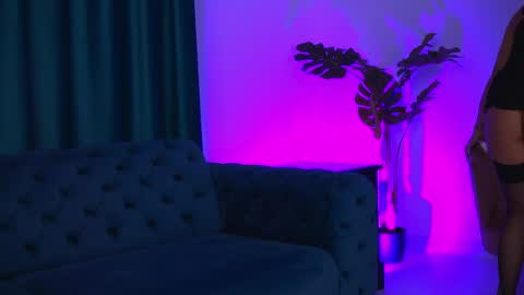 Chloe online show from April 17, 9:50 pm