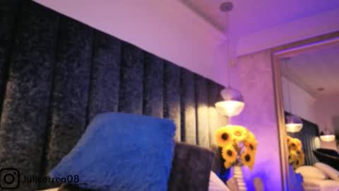 Juli  online show from March 29, 12:37 pm