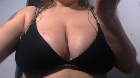 Laura   online show from February 27, 9:25 pm