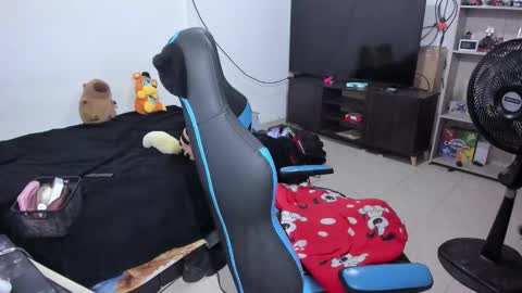 Geek Nicole    im Neeko UwU online show from January 6, 5:38 pm