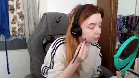 lily online show from June 27, 9:32 am