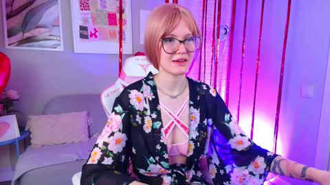Snapshot of nellloyns chatting on February 15, 4:12 pm Nelly online show from February 15, 4:12 pm
