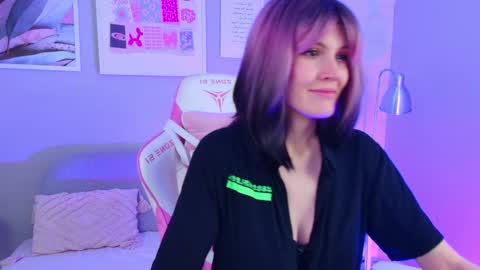 Snapshot of nellloyns chatting on February 26, 5:00 pm Nelly online show from February 26, 5:00 pm