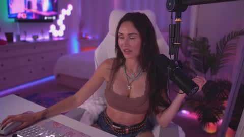 Sasha West online show from March 5, 7:09 pm