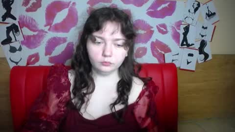 NeonilaLisova online show from December 15, 12:10 pm