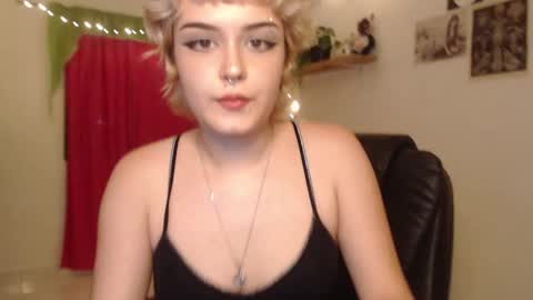 Snapshot of neurotic_witch chatting on March 3, 7:48 am Mar online show from March 3, 7:48 am