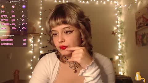 Snapshot of neurotic_witch chatting on September 20, 5:06 am Mar online show from September 20, 5:06 am