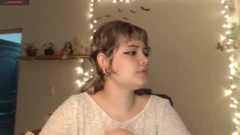 Snapshot of neurotic_witch chatting on October 2, 7:57 am Mar online show from October 2, 7:57 am