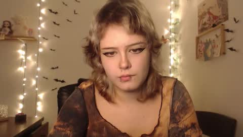 Snapshot of neurotic_witch chatting on September 30, 6:41 am Mar online show from September 30, 6:41 am