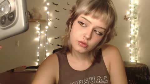 Snapshot of neurotic_witch chatting on September 24, 5:50 am Mar online show from September 24, 5:50 am