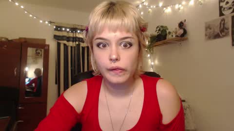 Snapshot of neurotic_witch chatting on March 1, 8:56 am Mar online show from March 1, 8:56 am