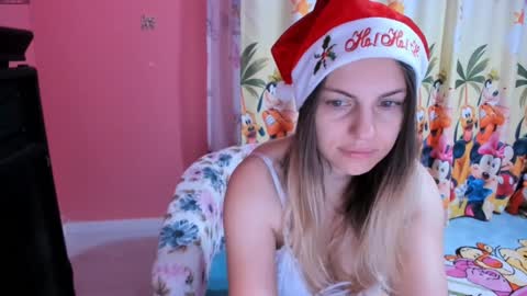 Snapshot of new_sexyiass chatting on December 25, 1:42 am silvia online show from December 25, 1:42 am