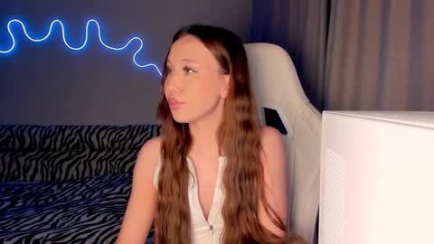 Mina online show from November 13, 1:43 pm