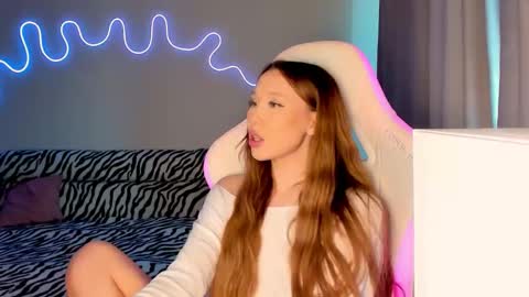 Snapshot of neyrmina chatting on September 15, 12:02 pm Mina online show from September 15, 12:02 pm