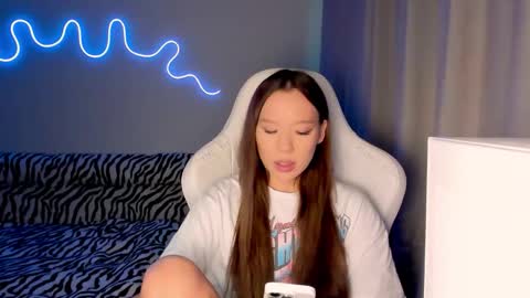 Snapshot of neyrmina chatting on October 27, 12:55 pm Mina online show from October 27, 12:55 pm