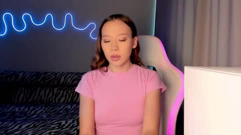 Snapshot of neyrmina chatting on September 24, 10:36 am Mina online show from September 24, 10:36 am