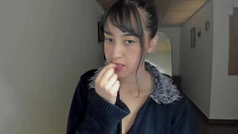 Nia online show from April 13, 9:04 pm