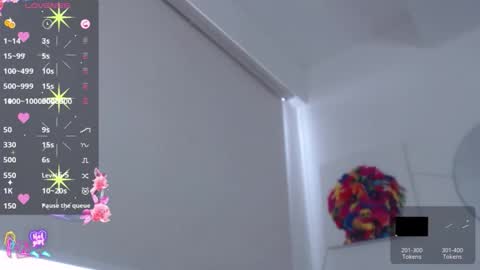 Mia online show from April 18, 9:15 pm