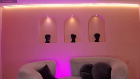 Call me Nia  online show from September 24, 8:52 pm