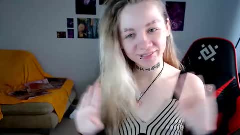 nica_kawaii online show from March 23, 6:30 am