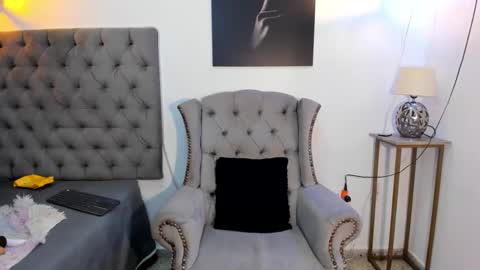 Nicky Brown online show from September 17, 7:23 pm