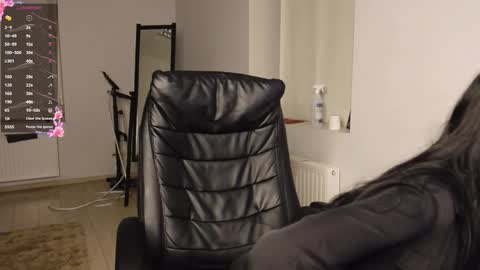 NICKY DIAMMOND online show from March 27, 8:09 pm