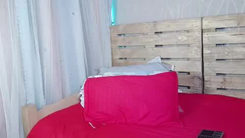 Snapshot of nicky_oli chatting on February 18, 12:28 pm nicky_oli online show from February 18, 12:28 pm