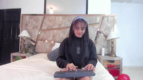 nicole online show from December 31, 8:15 am