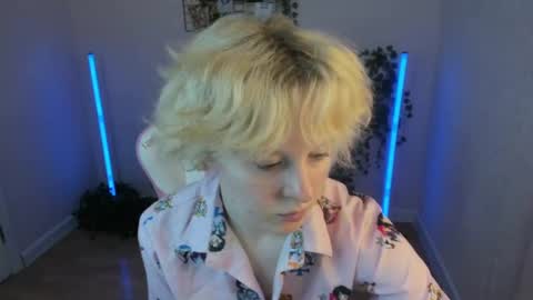nicole_hiness online show from March 4, 8:24 am