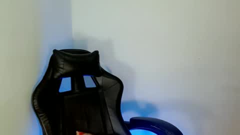 Snapshot of nicole_kiss01 chatting on October 3, 10:42 am nicole_kiss01 online show from October 3, 10:42 am