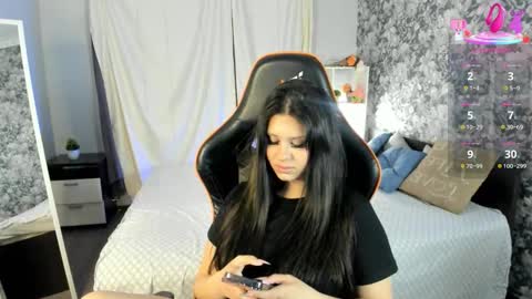 My name is Nicole. I m completely new here online show from December 19, 7:33 am