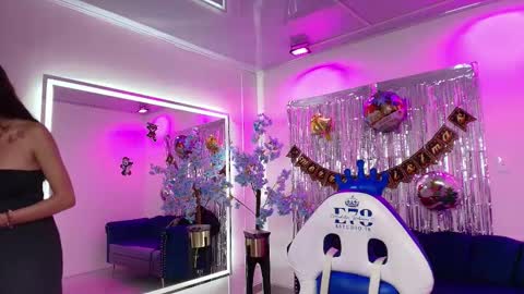 Nicolle online show from December 18, 11:37 am