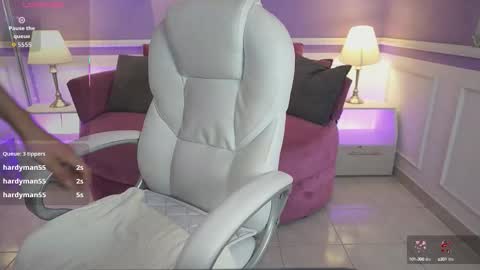 Snapshot of nicolecrawft chatting on September 25, 7:23 pm Nicole Crawft online show from September 25, 7:23 pm