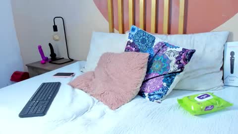 N i c o l e  online show from March 30, 8:52 pm