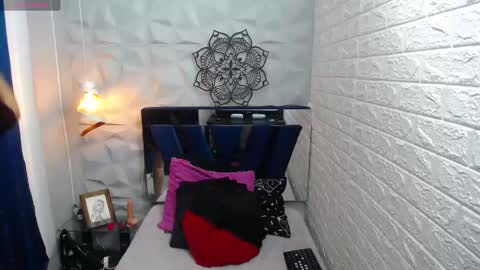 nicolee millerr online show from March 7, 12:12 pm