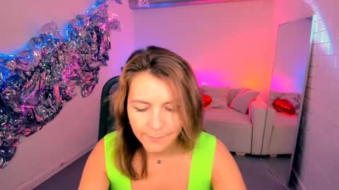 Snapshot of nicolehits chatting on October 12, 5:21 am nicolehits online show from October 12, 5:21 am