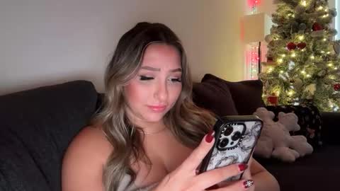 nicolelovesyou444 online show from December 18, 5:29 pm