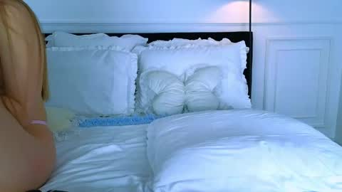 Nicole online show from April 21, 2:04 am