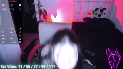 Nicol independent model online show from March 22, 1:22 am