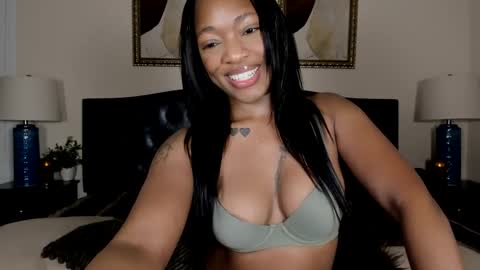 Snapshot of nicolesolace chatting on October 14, 1:08 am Nicole online show from October 14, 1:08 am